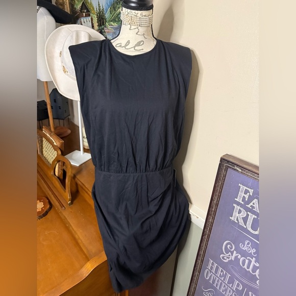 Express Elegant Black Ruched Dress NWT 90.00 - Picture 2 of 5